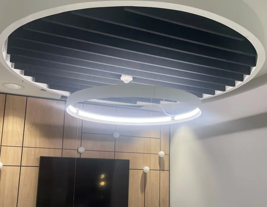 KONTO® egyedi hangelnyelő irodai falburkolat